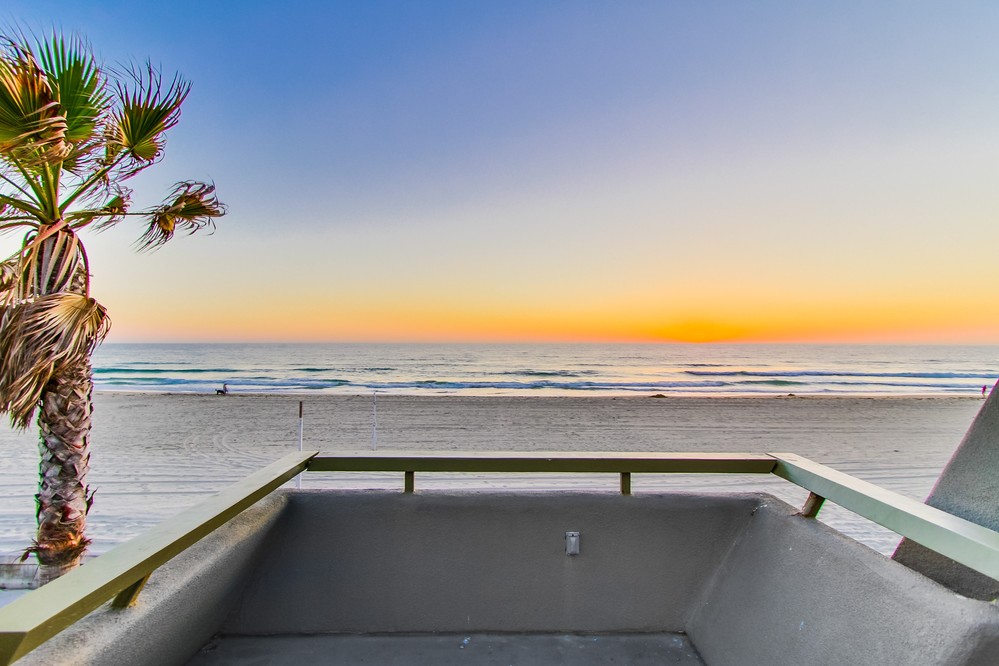 Virtual tour photo 31 of 36 for 3917 Ocean Front Walk