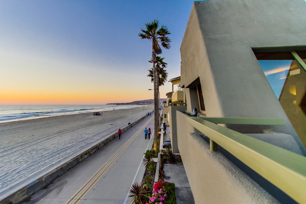Virtual tour photo 32 of 36 for 3917 Ocean Front Walk