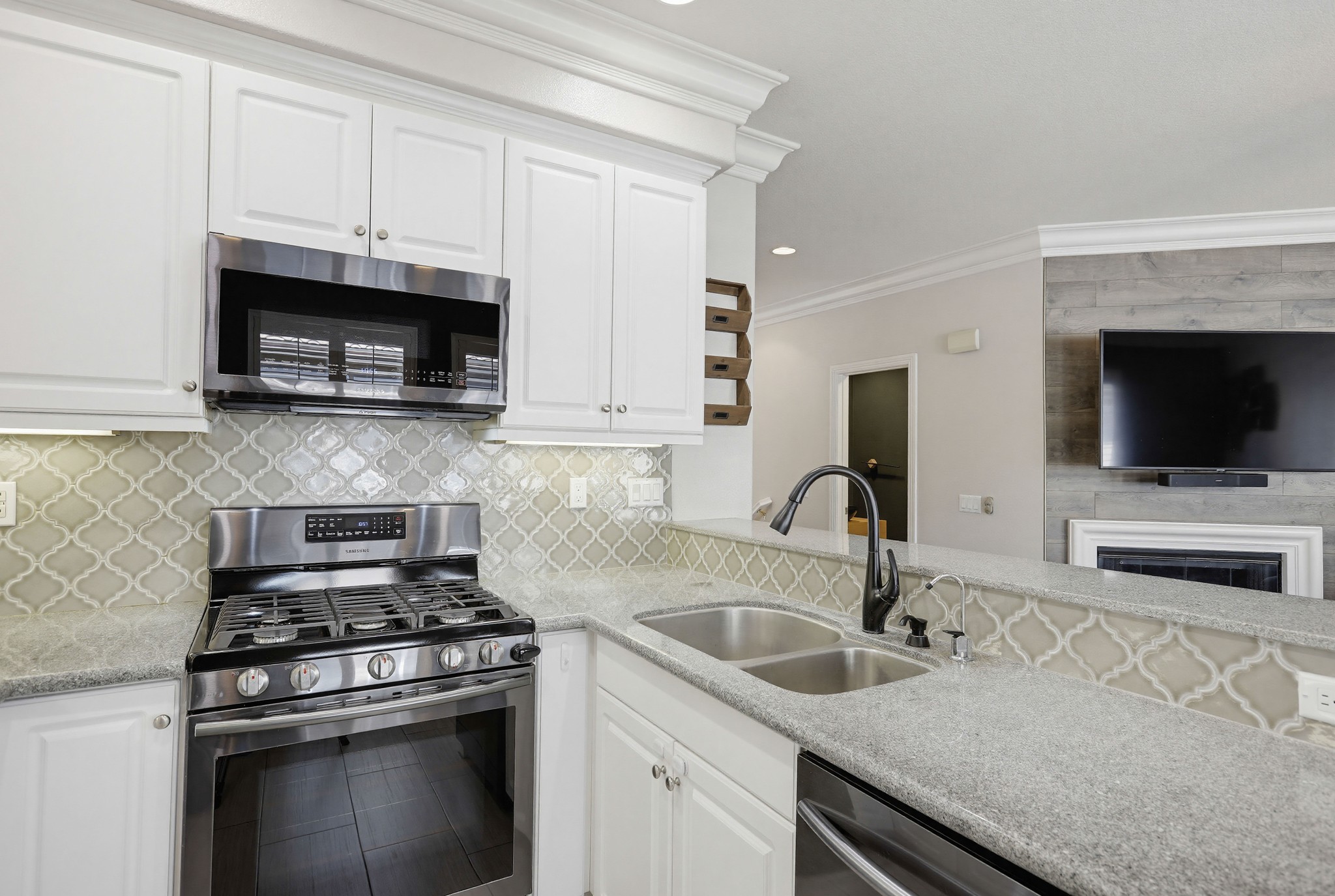 Virtual tour photo 36 of 106 for 392 W Linden Dr