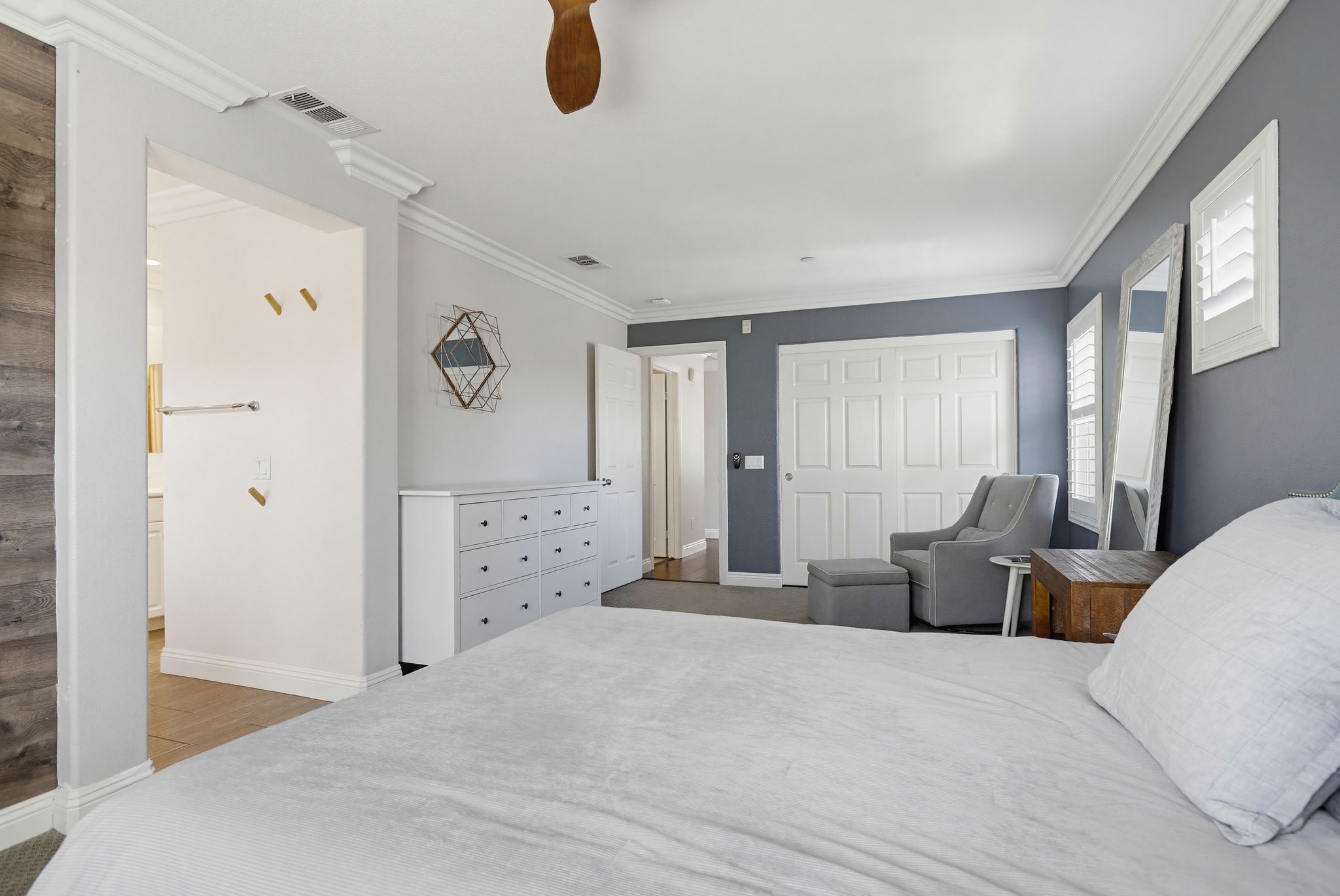Virtual tour photo 47 of 106 for 392 W Linden Dr