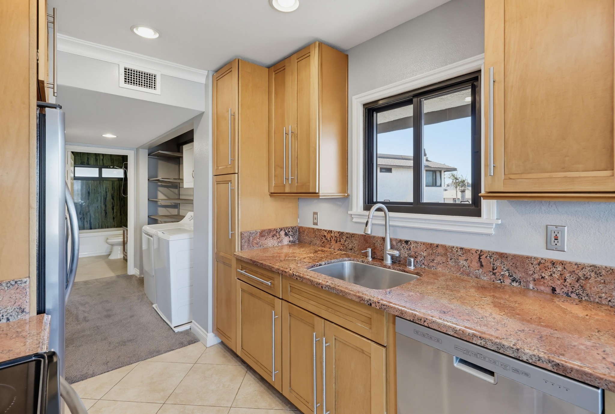 Virtual tour photo 14 of 44 for 3921 Leland St