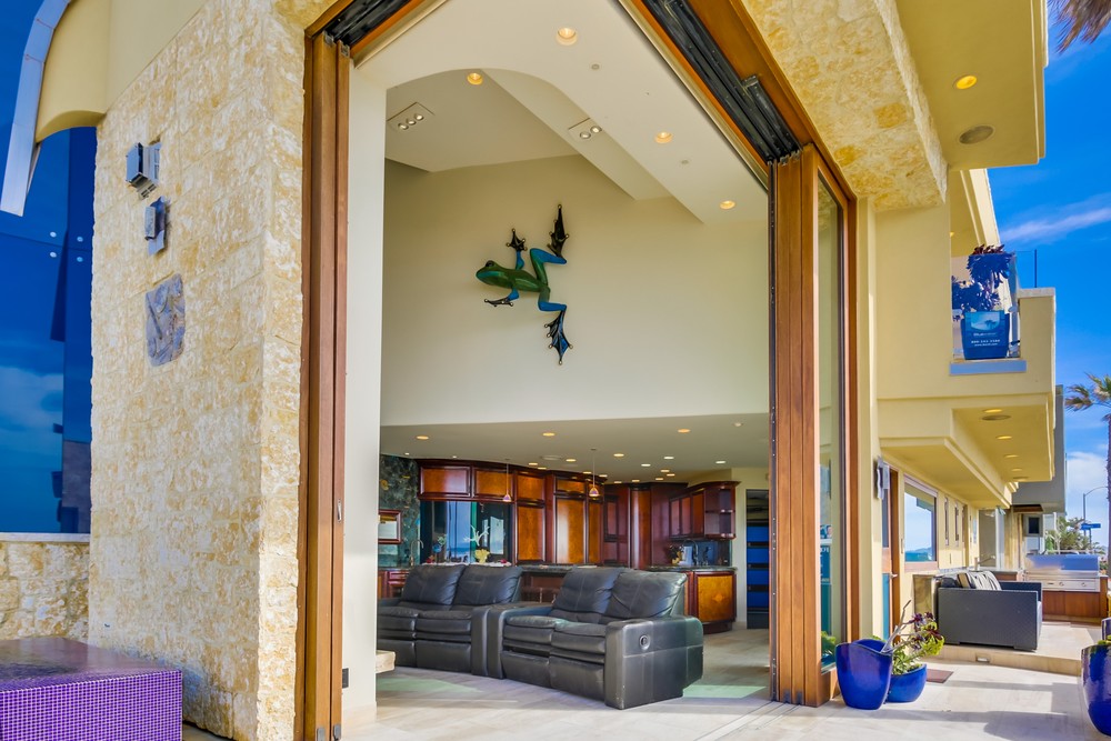 Virtual tour photo 8 of 61 for 3921 Ocean Front Walk