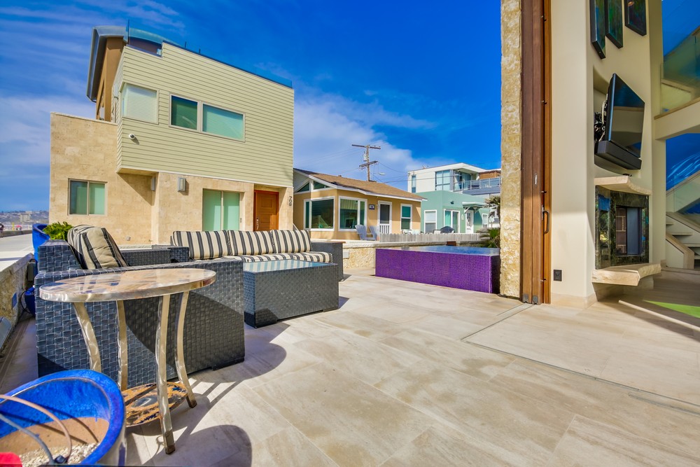 Virtual tour photo 10 of 61 for 3921 Ocean Front Walk