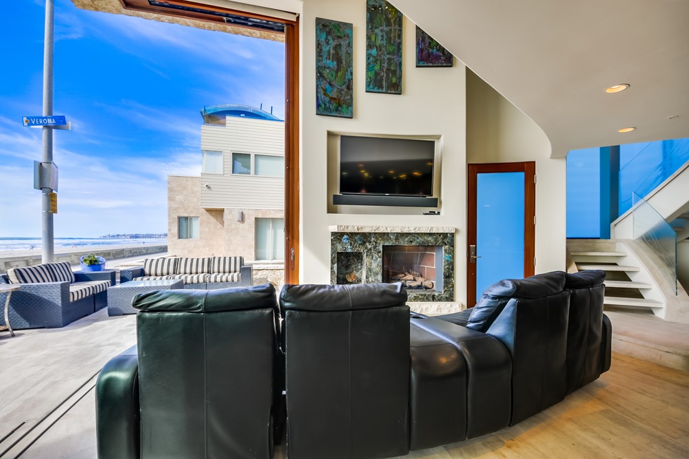 Virtual tour photo 11 of 61 for 3921 Ocean Front Walk