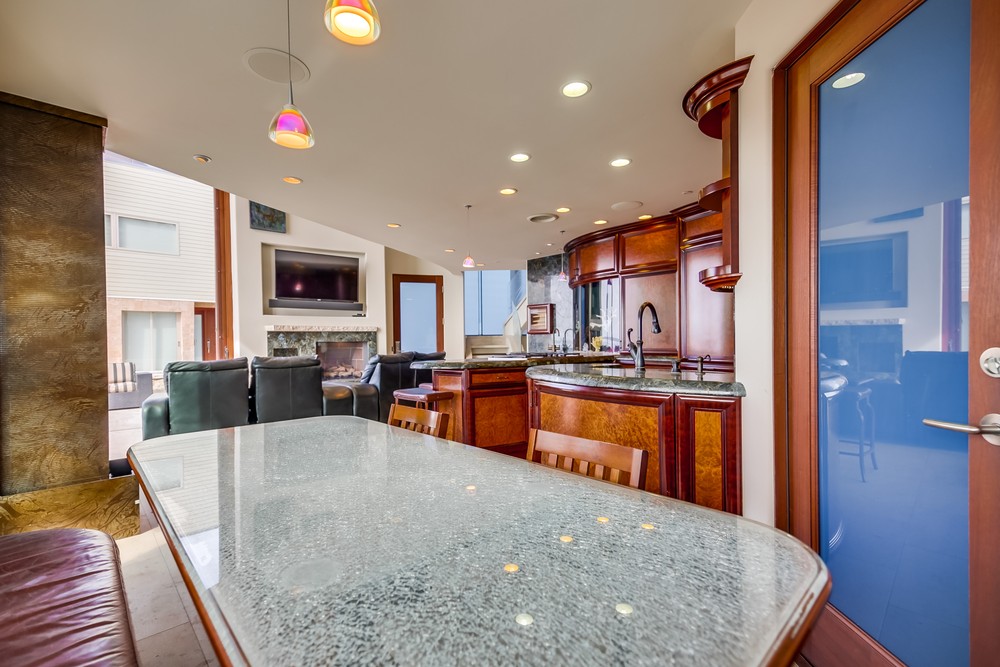 Virtual tour photo 15 of 61 for 3921 Ocean Front Walk