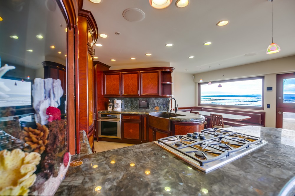 Virtual tour photo 17 of 61 for 3921 Ocean Front Walk