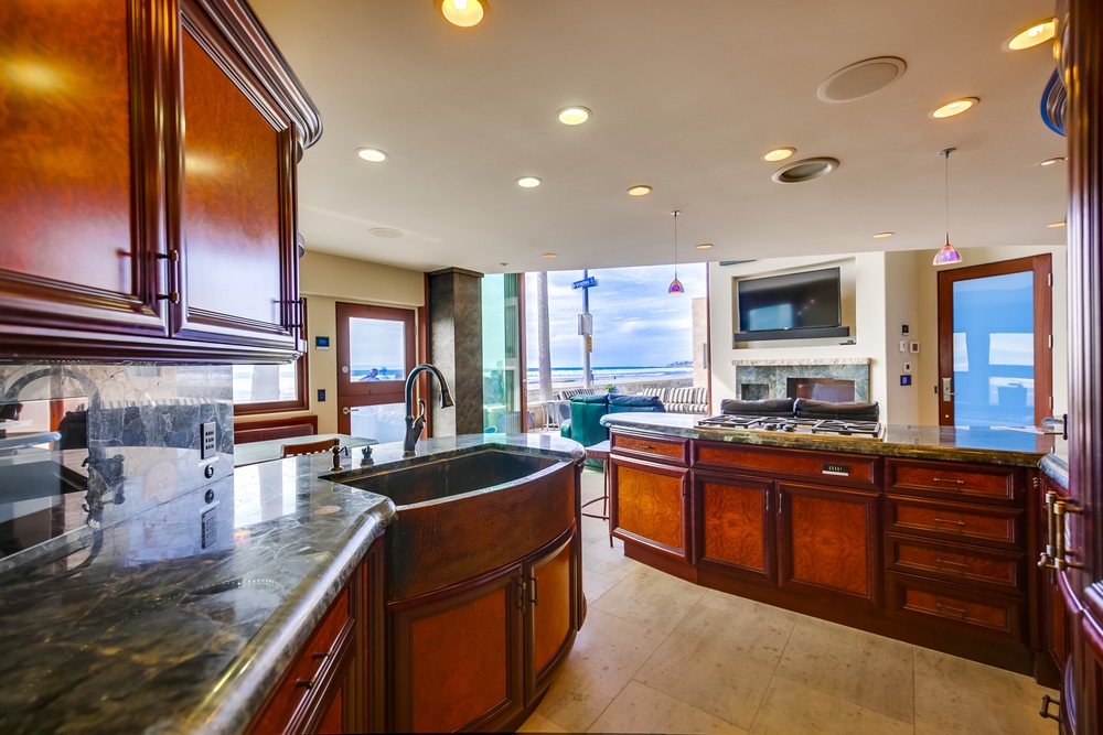 Virtual tour photo 20 of 61 for 3921 Ocean Front Walk