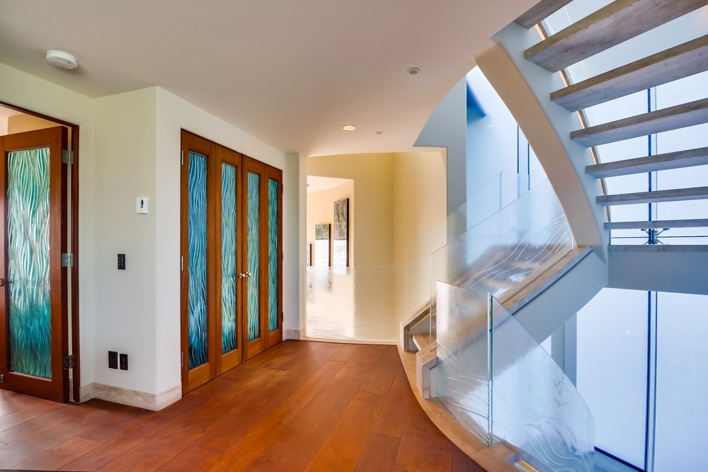 Virtual tour photo 25 of 61 for 3921 Ocean Front Walk