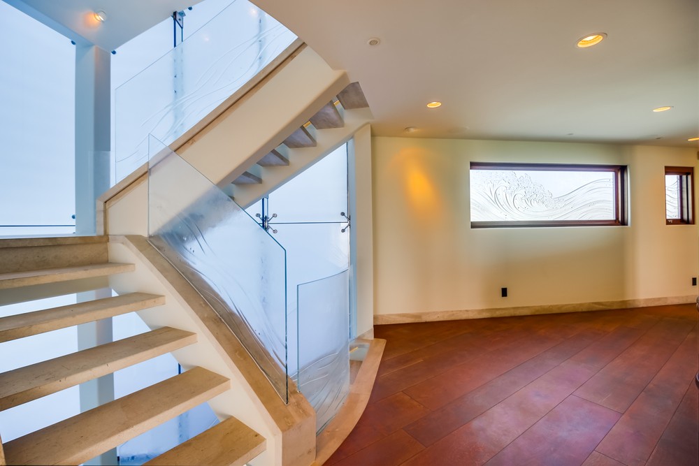 Virtual tour photo 26 of 61 for 3921 Ocean Front Walk