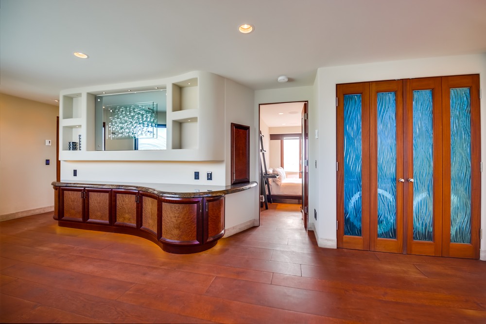 Virtual tour photo 27 of 61 for 3921 Ocean Front Walk