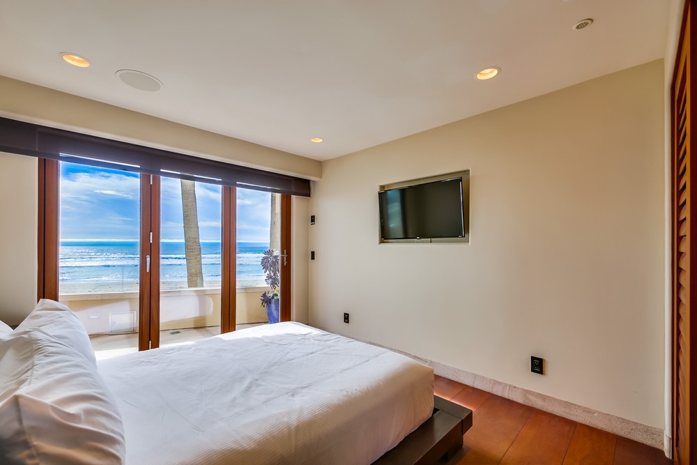 Virtual tour photo 28 of 61 for 3921 Ocean Front Walk