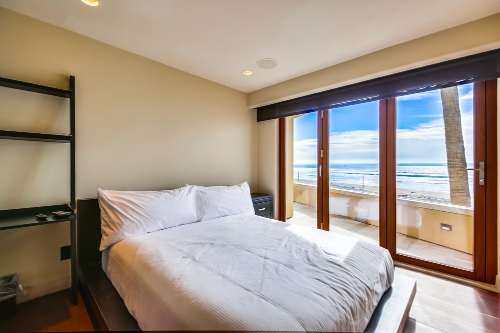 Virtual tour photo 29 of 61 for 3921 Ocean Front Walk