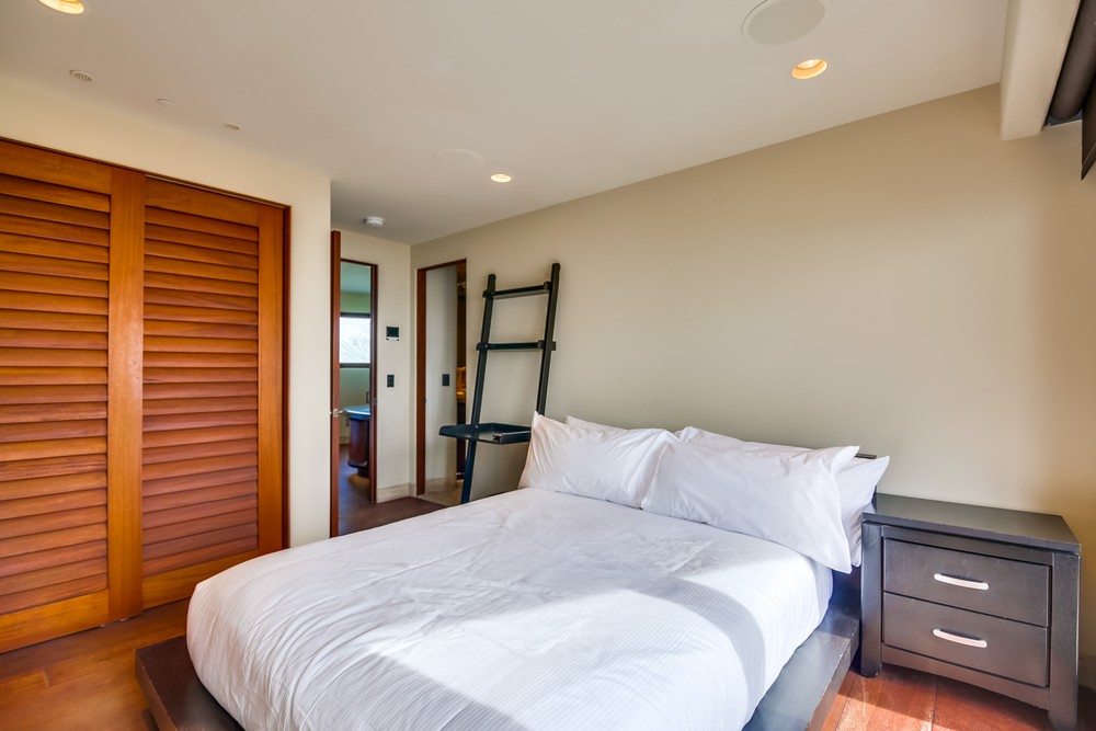 Virtual tour photo 30 of 61 for 3921 Ocean Front Walk