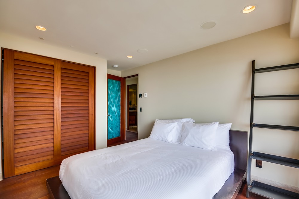 Virtual tour photo 33 of 61 for 3921 Ocean Front Walk