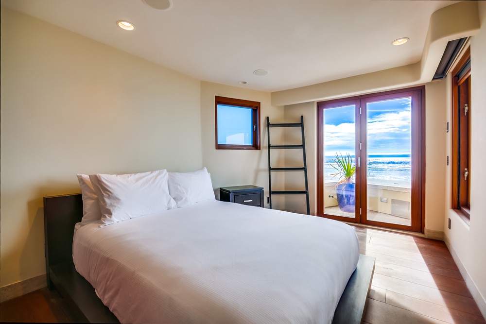 Virtual tour photo 36 of 61 for 3921 Ocean Front Walk