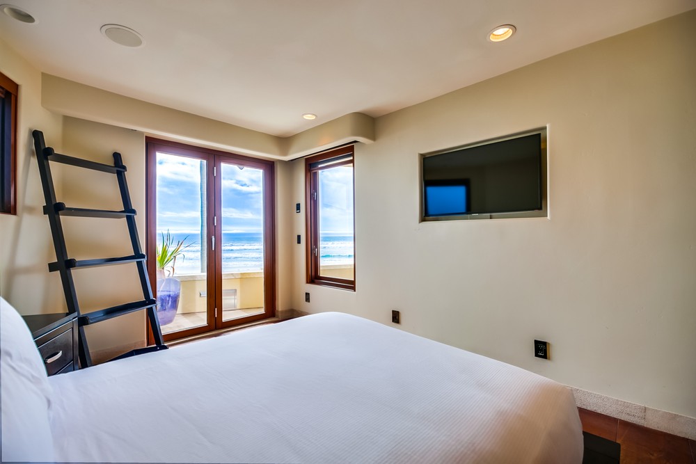 Virtual tour photo 37 of 61 for 3921 Ocean Front Walk