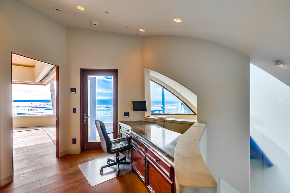Virtual tour photo 43 of 61 for 3921 Ocean Front Walk