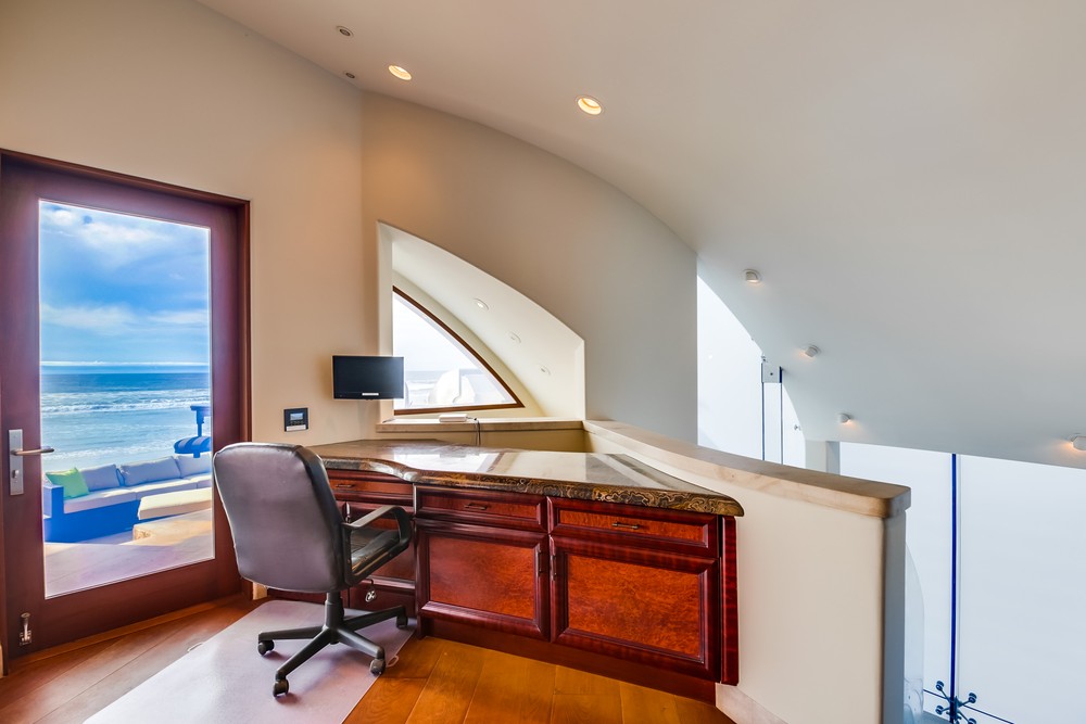Virtual tour photo 44 of 61 for 3921 Ocean Front Walk