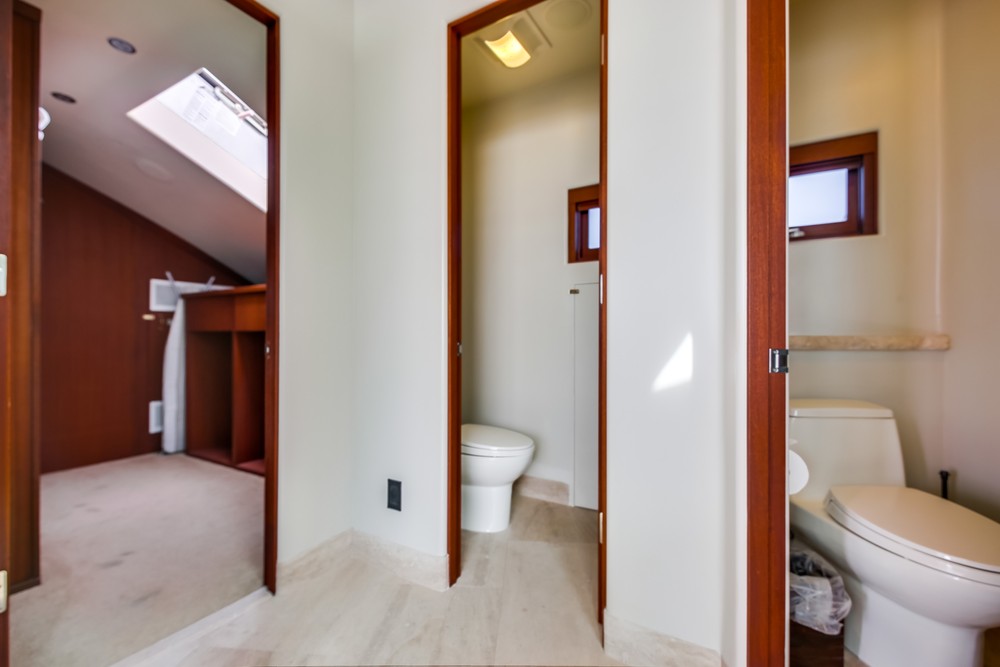 Virtual tour photo 45 of 61 for 3921 Ocean Front Walk