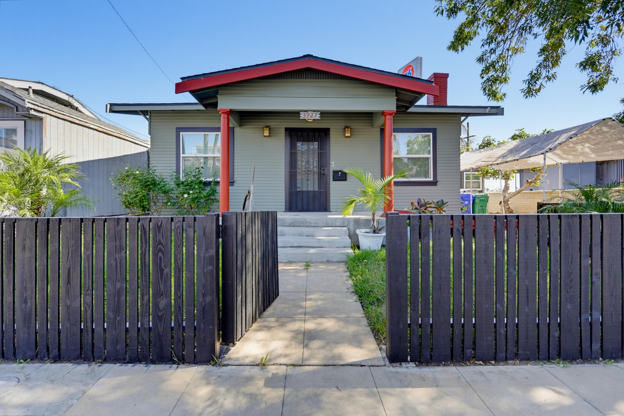 Virtual tour photo 1 of 33 for 3927 Bancroft St