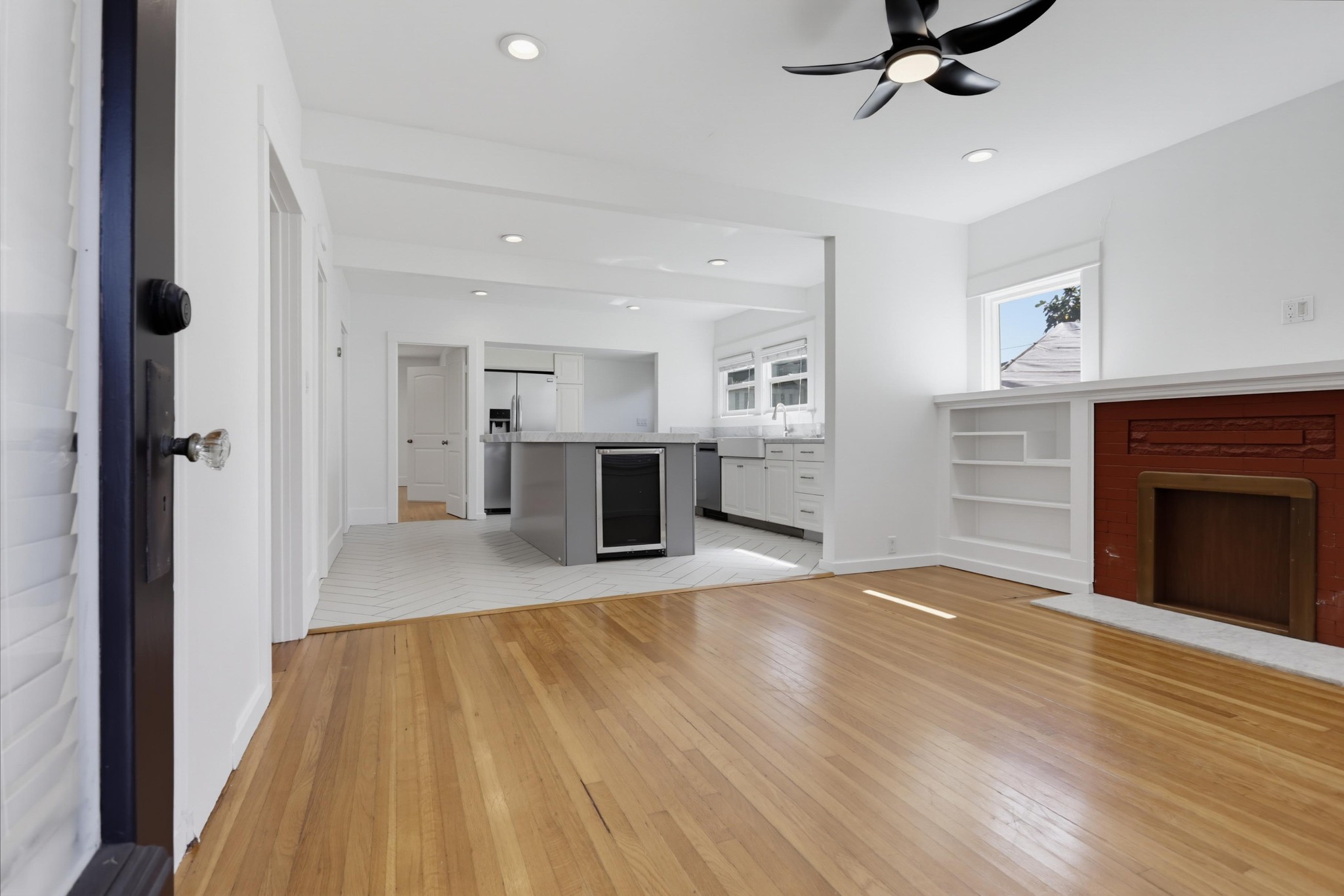 Virtual tour photo 6 of 33 for 3927 Bancroft St