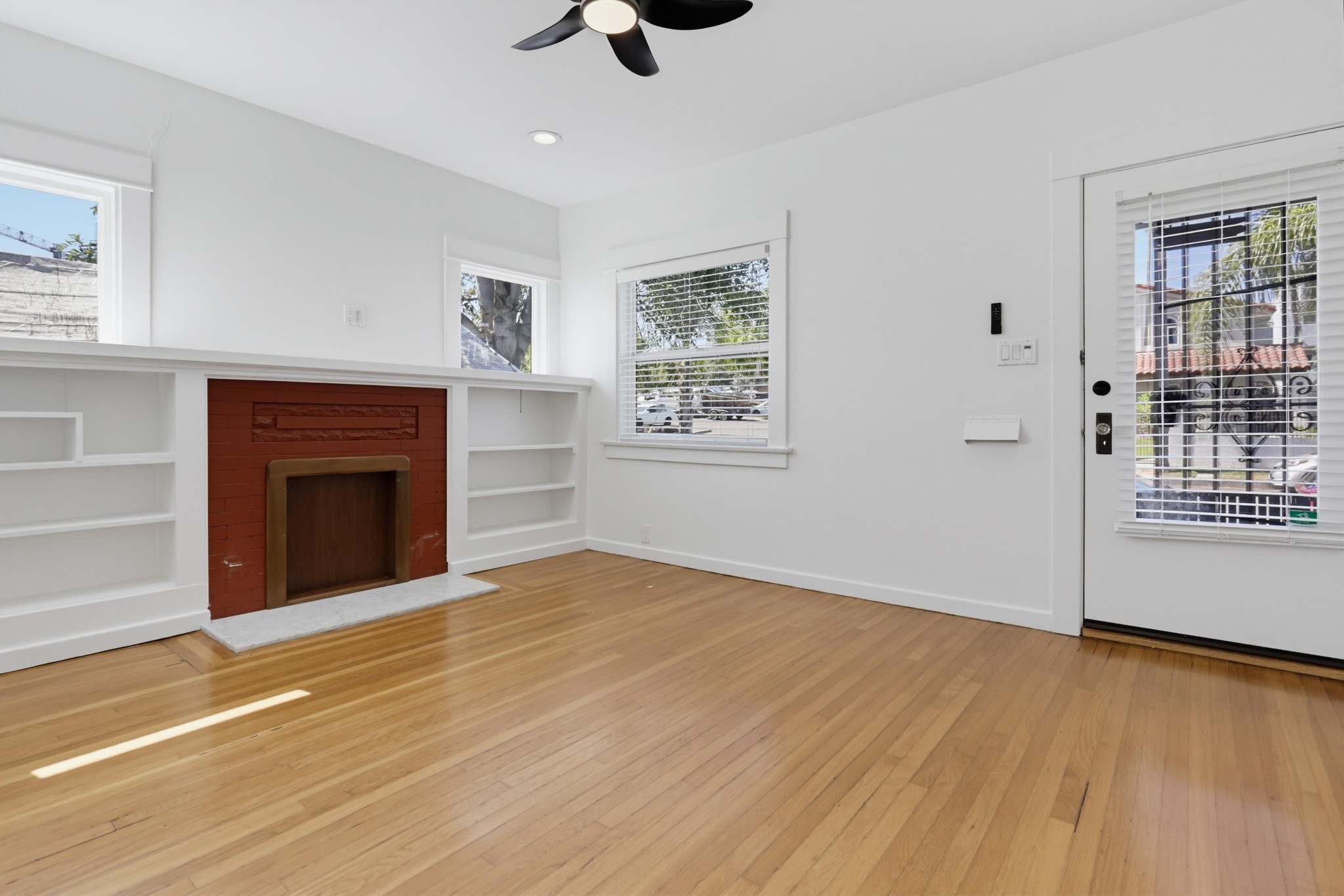 Virtual tour photo 8 of 33 for 3927 Bancroft St