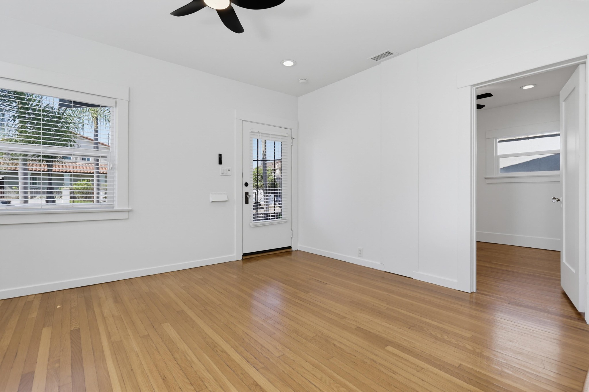 Virtual tour photo 9 of 33 for 3927 Bancroft St