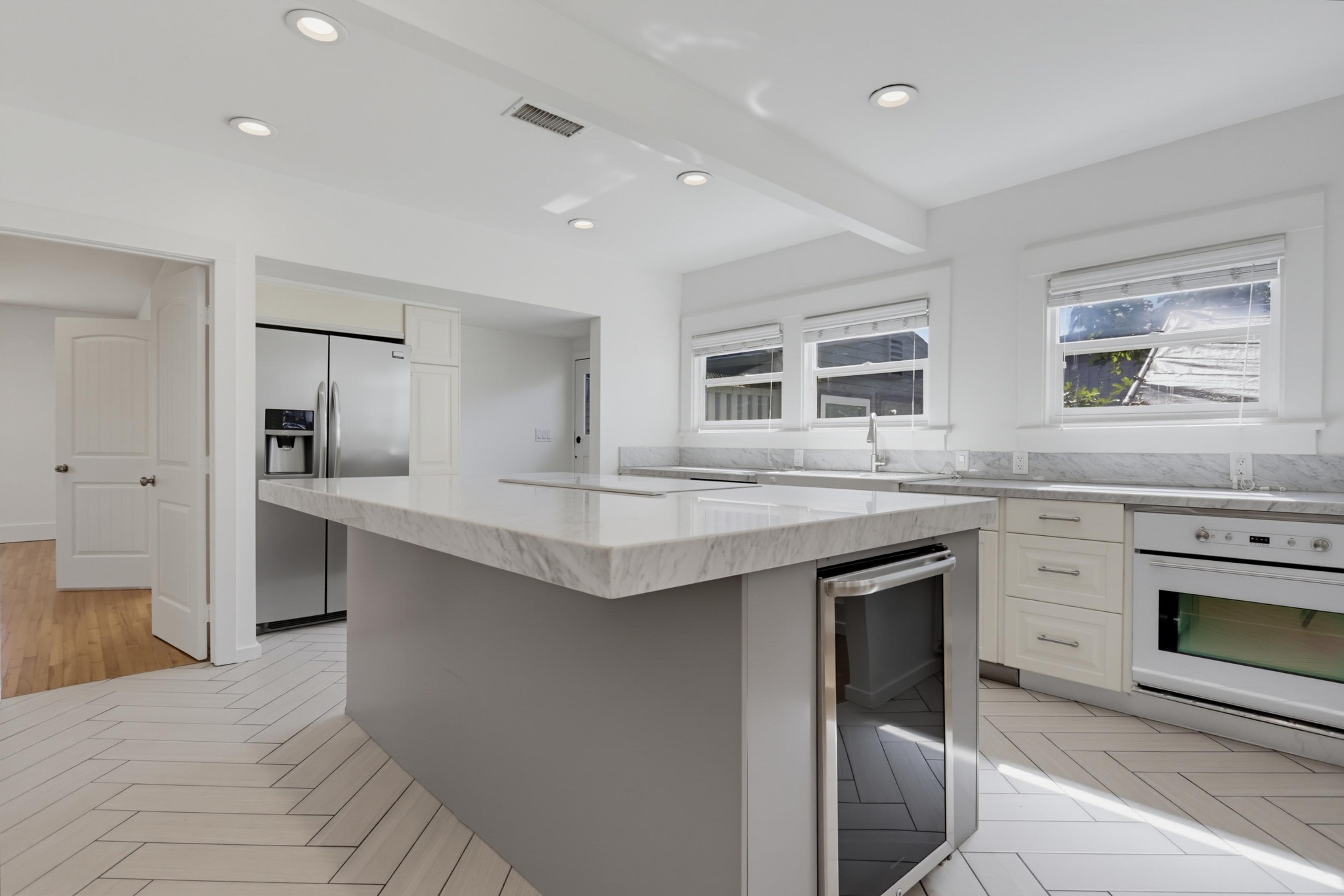 Virtual tour photo 10 of 33 for 3927 Bancroft St