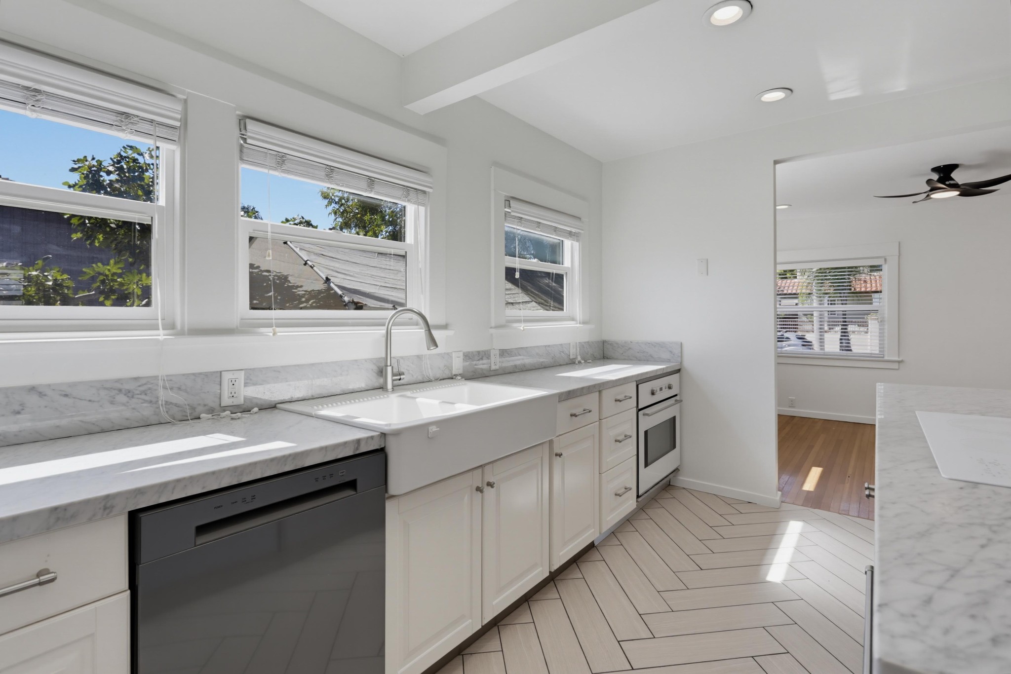 Virtual tour photo 12 of 33 for 3927 Bancroft St