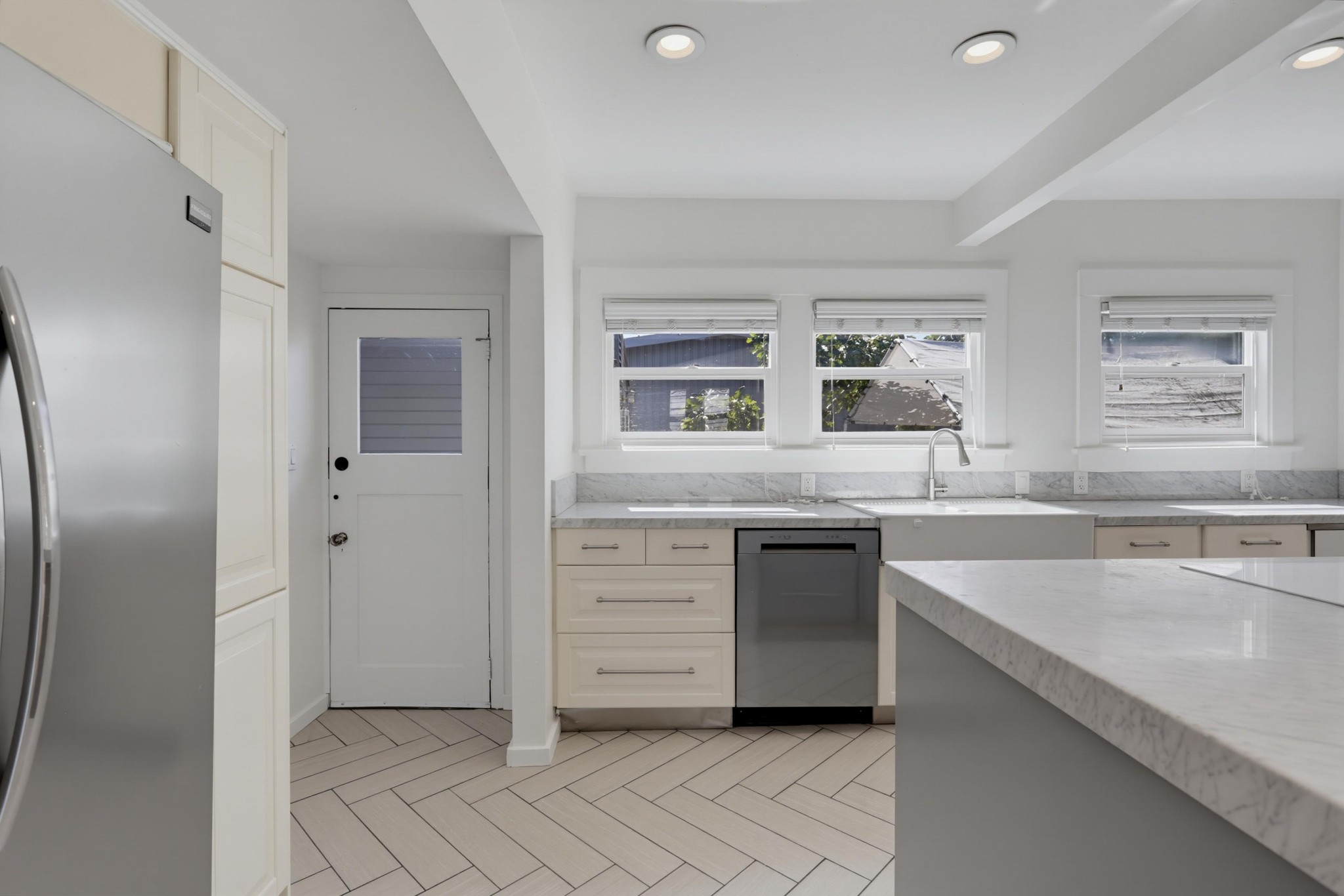 Virtual tour photo 13 of 33 for 3927 Bancroft St