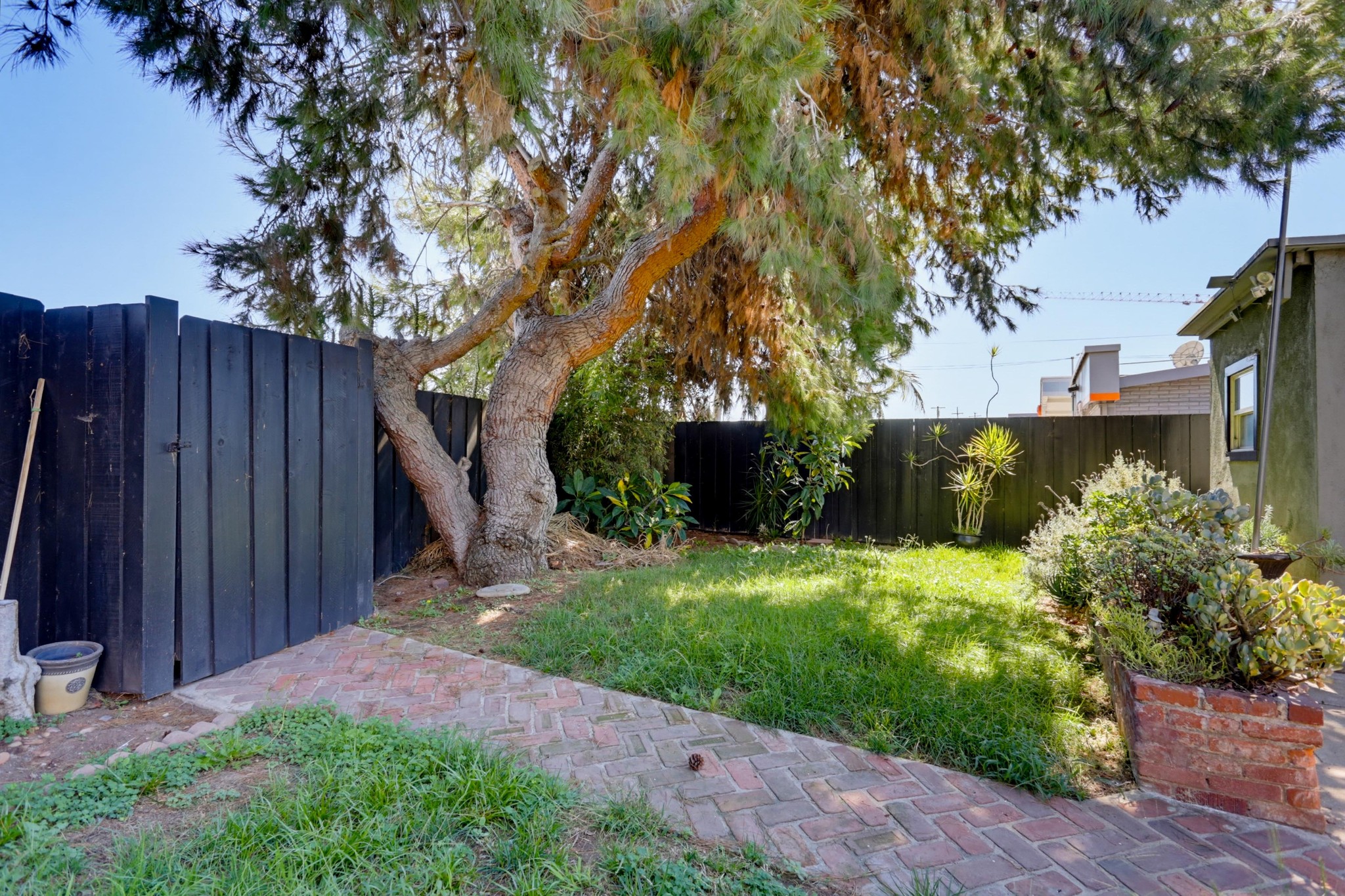 Virtual tour photo 27 of 33 for 3927 Bancroft St