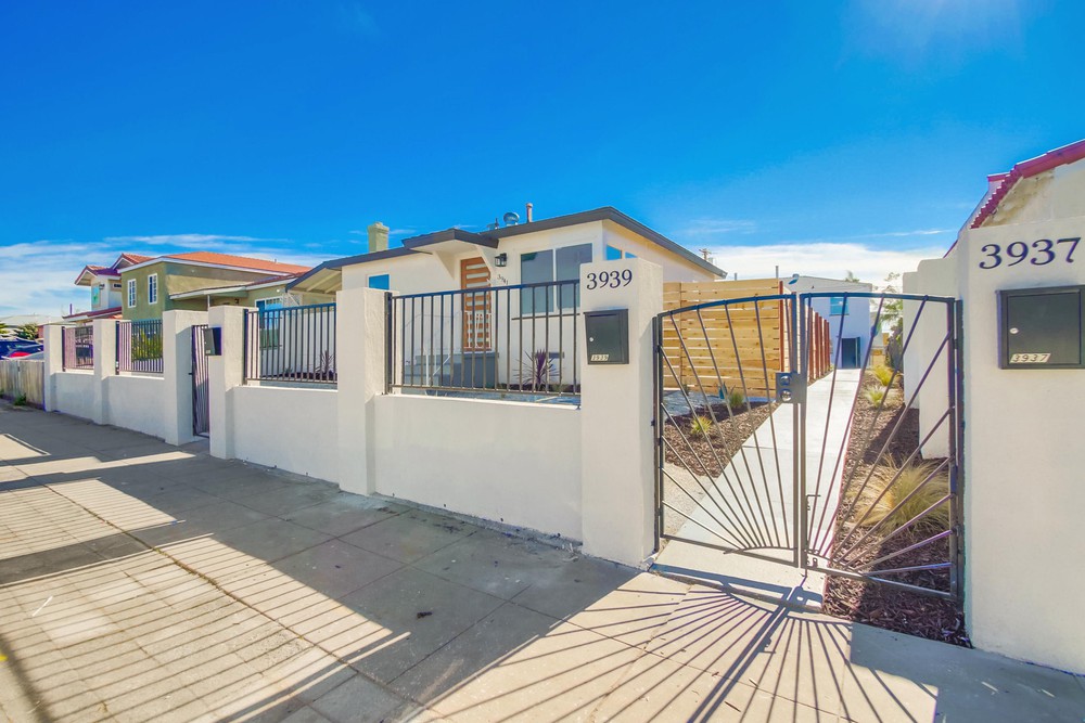 Virtual tour photo 3 of 102 for 3937 Marine Vw Ave #41