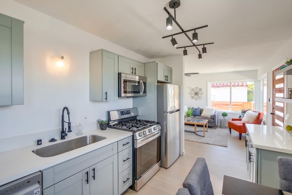 Virtual tour photo 13 of 102 for 3937 Marine Vw Ave #41