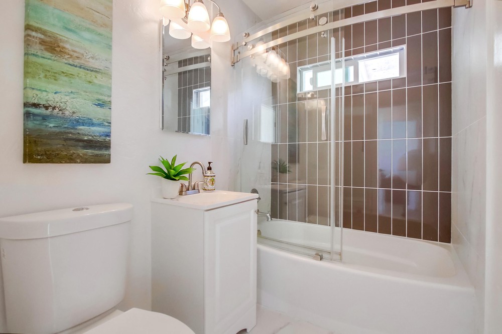 Virtual tour photo 17 of 102 for 3937 Marine Vw Ave #41