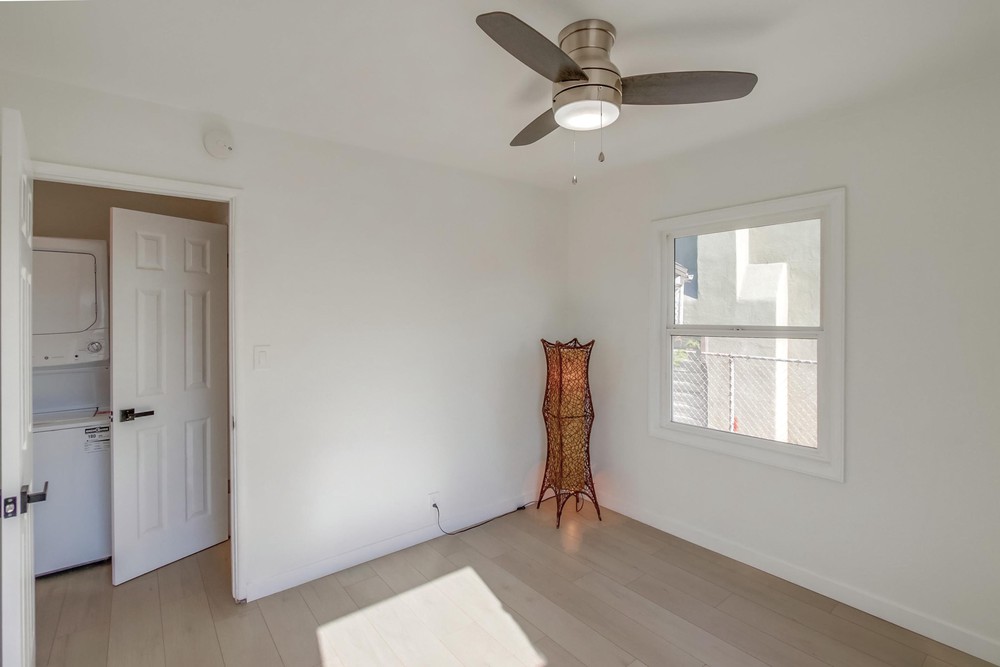 Virtual tour photo 19 of 102 for 3937 Marine Vw Ave #41