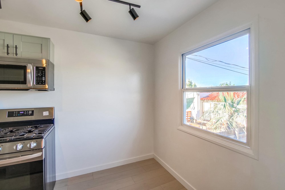 Virtual tour photo 29 of 102 for 3937 Marine Vw Ave #41