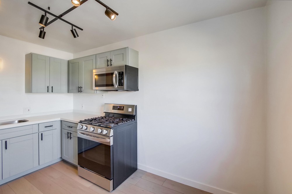 Virtual tour photo 30 of 102 for 3937 Marine Vw Ave #41