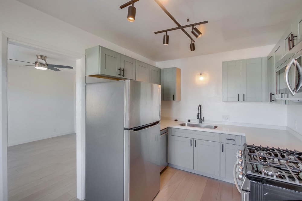 Virtual tour photo 31 of 102 for 3937 Marine Vw Ave #41