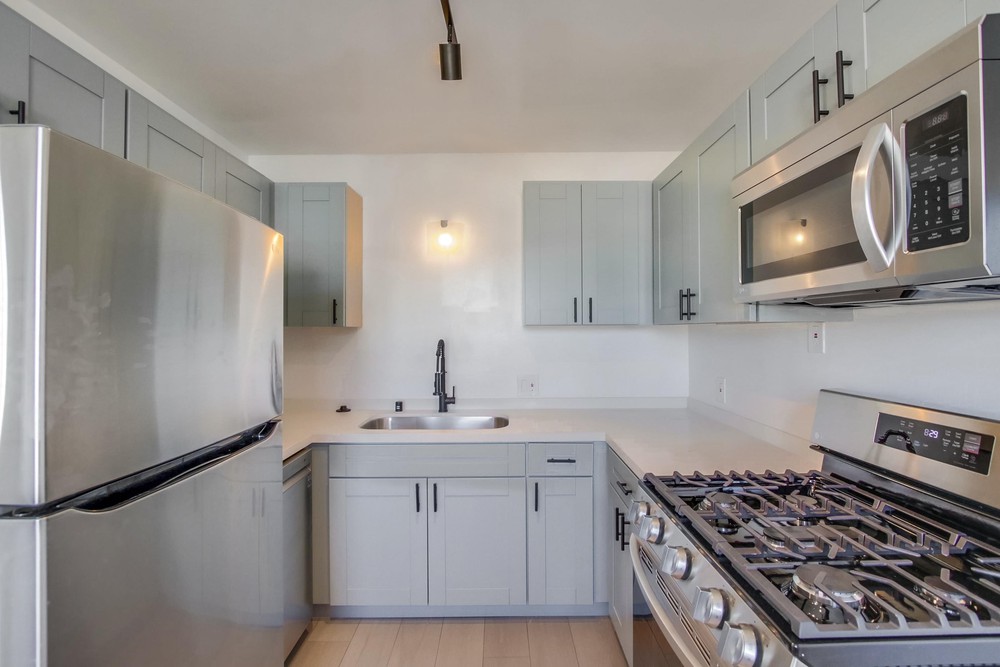 Virtual tour photo 32 of 102 for 3937 Marine Vw Ave #41