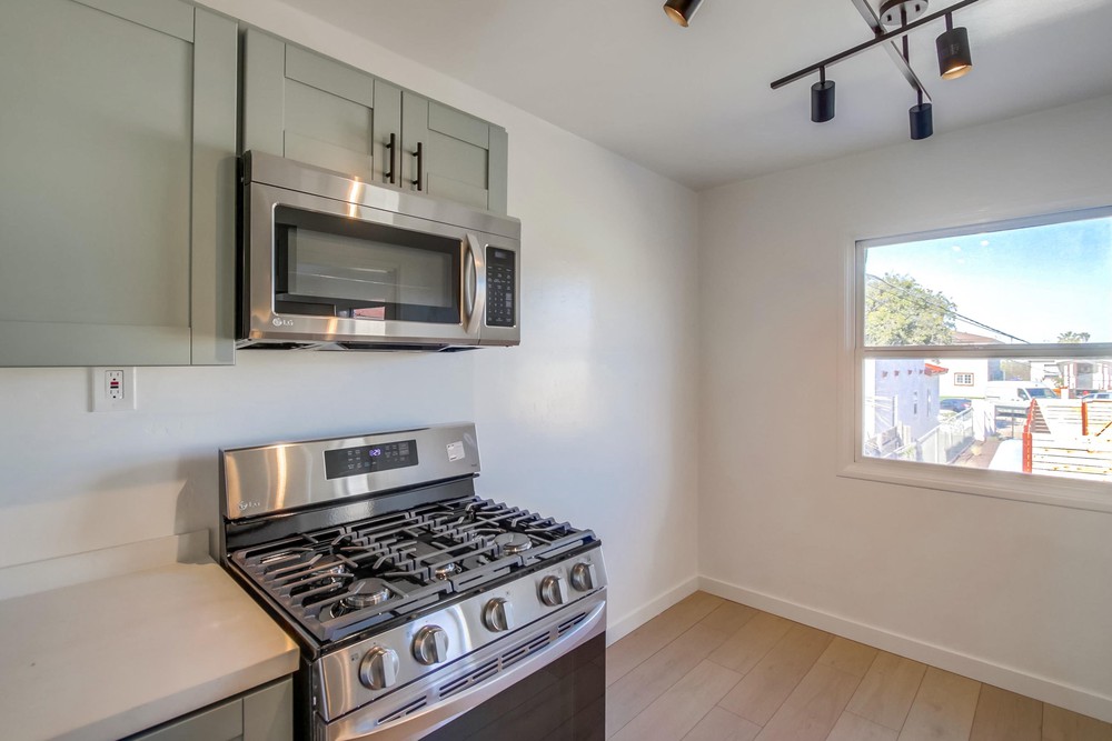 Virtual tour photo 33 of 102 for 3937 Marine Vw Ave #41