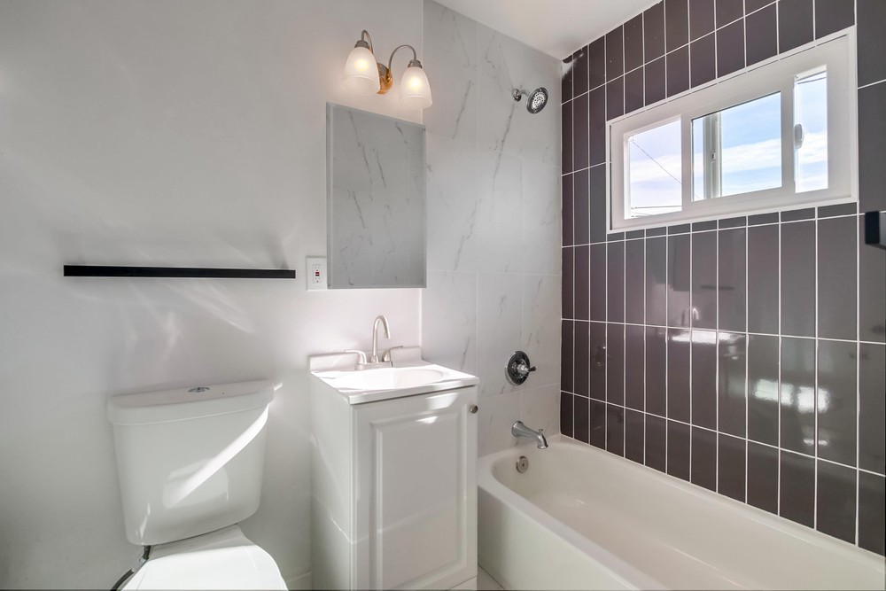 Virtual tour photo 37 of 102 for 3937 Marine Vw Ave #41