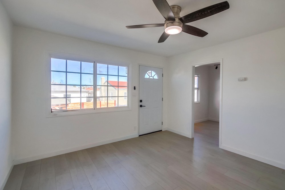 Virtual tour photo 48 of 102 for 3937 Marine Vw Ave #41