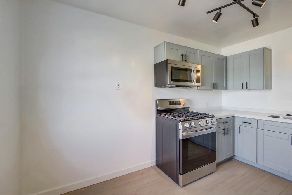 Virtual tour photo 50 of 102 for 3937 Marine Vw Ave #41