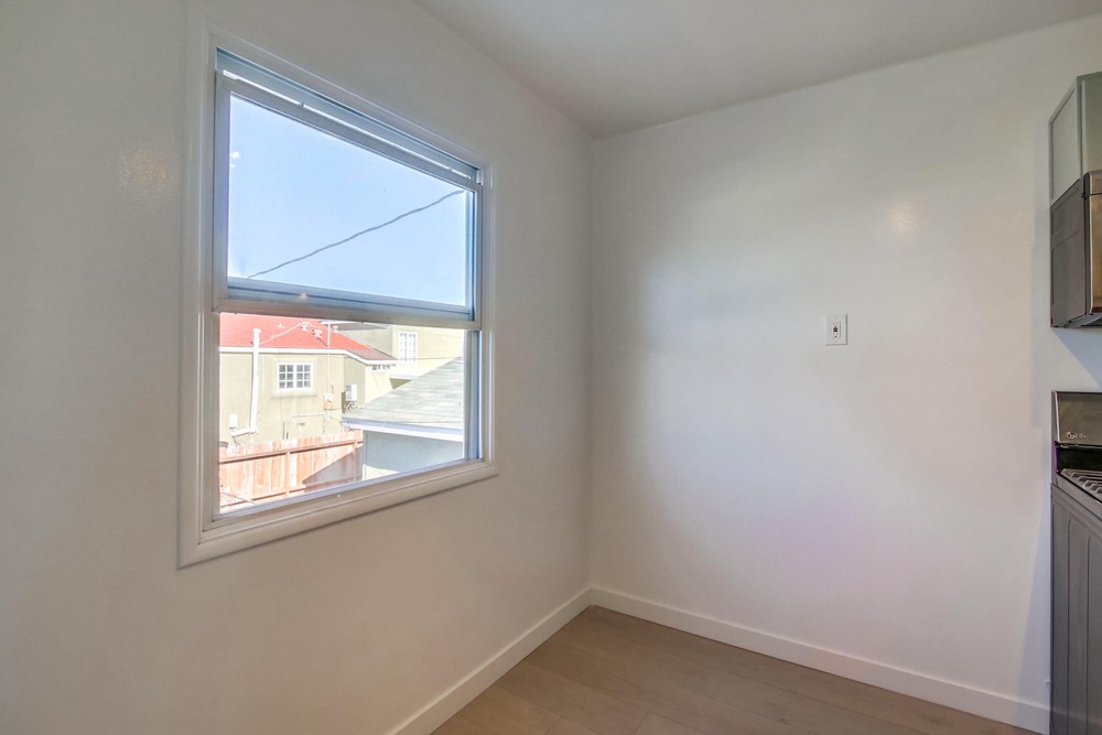 Virtual tour photo 51 of 102 for 3937 Marine Vw Ave #41