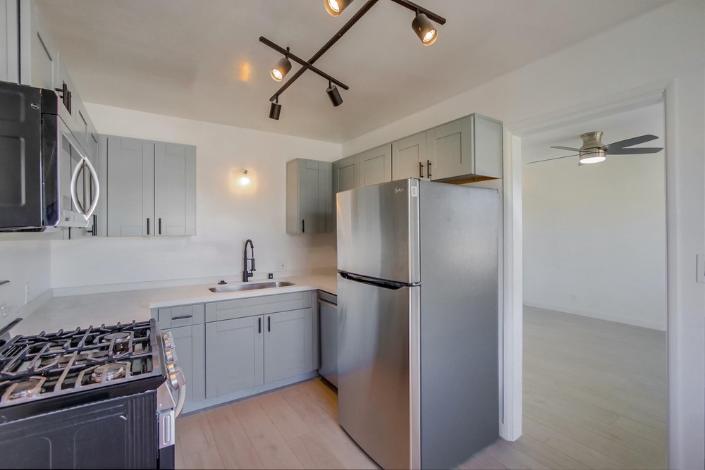 Virtual tour photo 52 of 102 for 3937 Marine Vw Ave #41