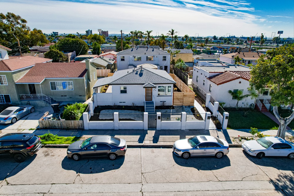 Virtual tour photo 1 of 32 for 3937 Marine Vw Ave #41