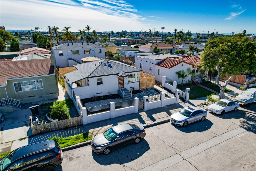 Virtual tour photo 3 of 32 for 3937 Marine Vw Ave #41