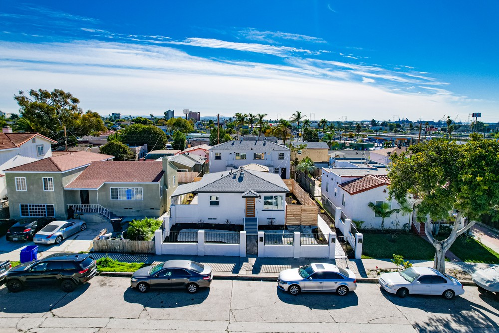 Virtual tour photo 21 of 32 for 3937 Marine Vw Ave #41