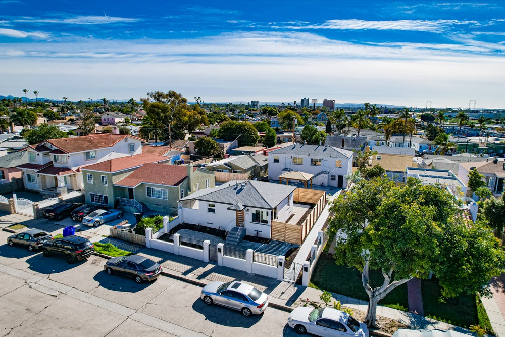 Virtual tour photo 22 of 32 for 3937 Marine Vw Ave #41