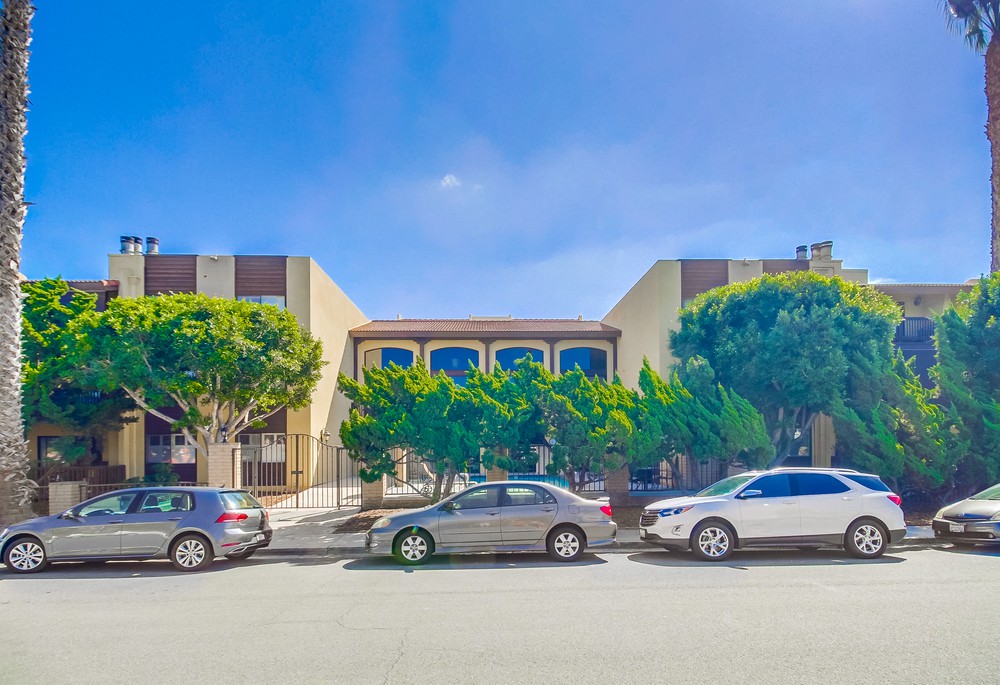 Virtual tour photo 3 of 63 for 3939 Eagle St UNIT 204